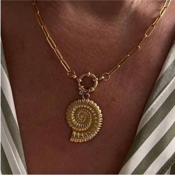 New! Gold Shell Paperclip Chain Necklace (3001) NWOT